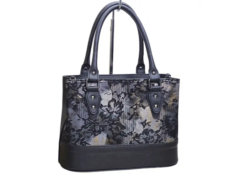 Черна дамска чанта с цветя - Kalina Черна дамска чанта с цветя - Kalina