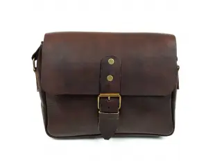 Дамска чанта в тъмно кафяв цвят