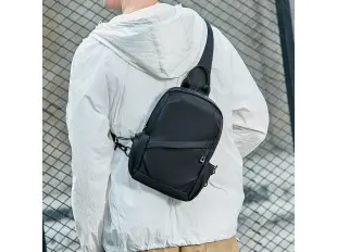 Черна чанта за през гърди - Dreis